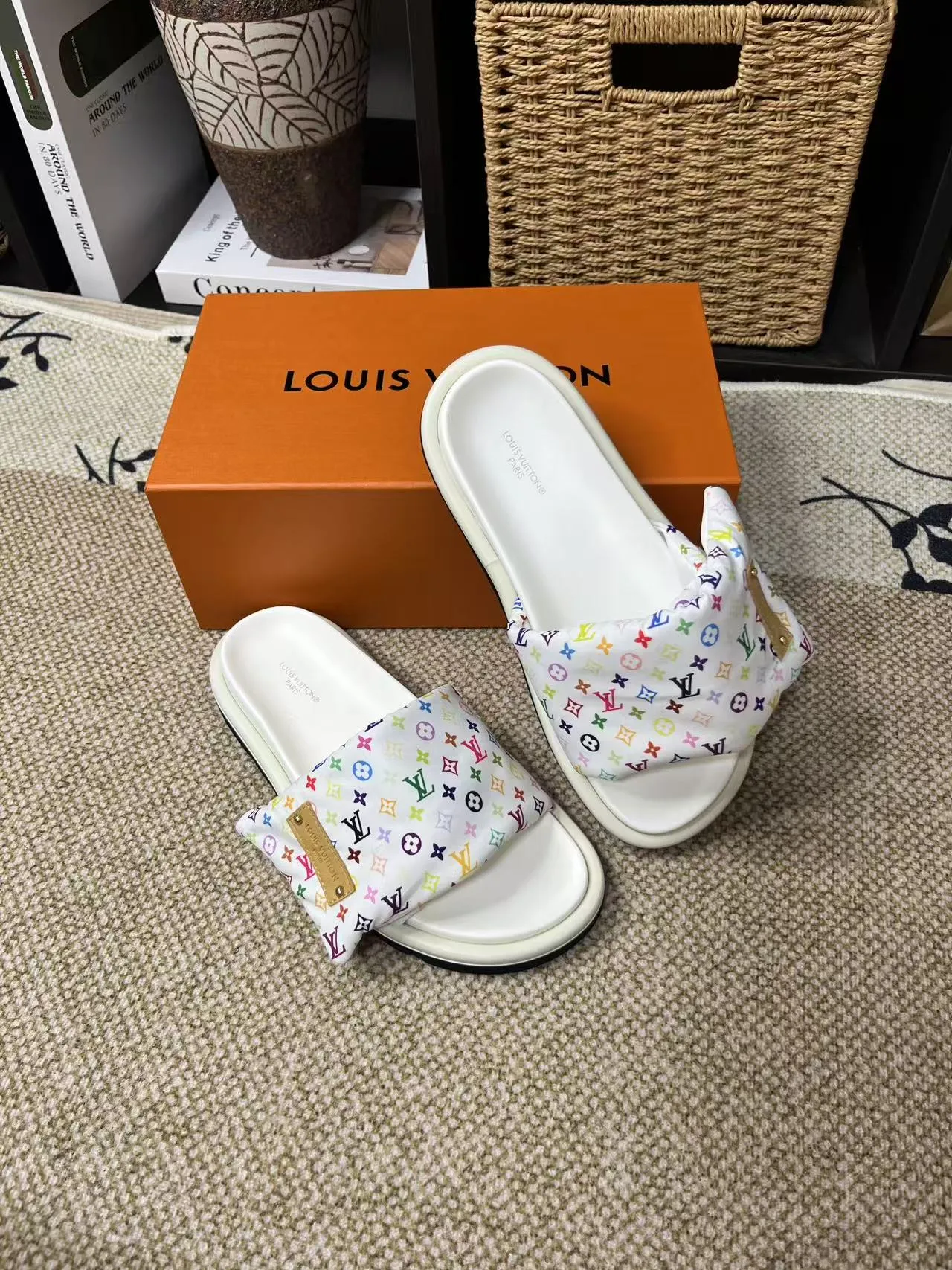 P340 yuan LV Louis Vuitton Full of high-end feel! A popular model among bloggers at home and abroad, it’s retro and fashionable, and looks stunning on your feet! Mainly recommended model on the official website★ ━━━━━ ЅᏇєєt ━━━━━ ▪️Upper: original calfskin ➕5D printing process ▪️Inner: imported mixed sheepskin ▪️Outsole: original molded foam outsole ▪️Size: Female 35-40 Men's 39-44 (women's 41 men's 45)